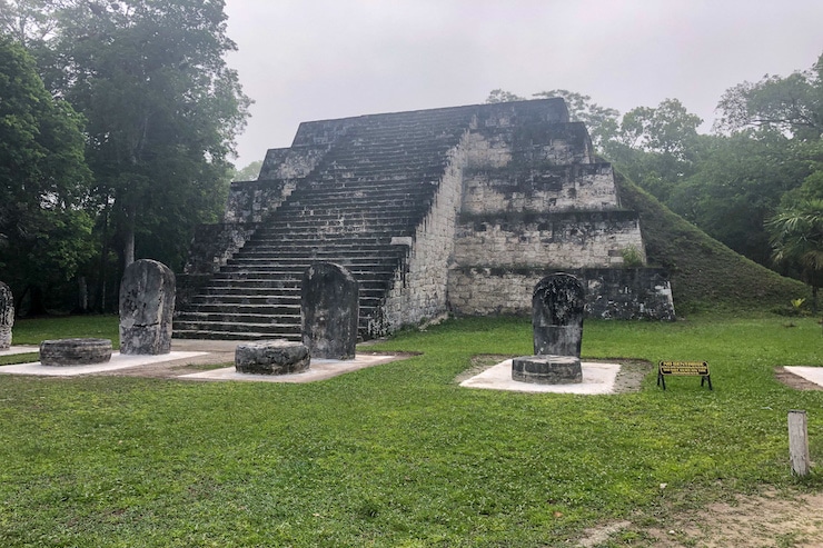 Tikal Tempel Komplex Q und R