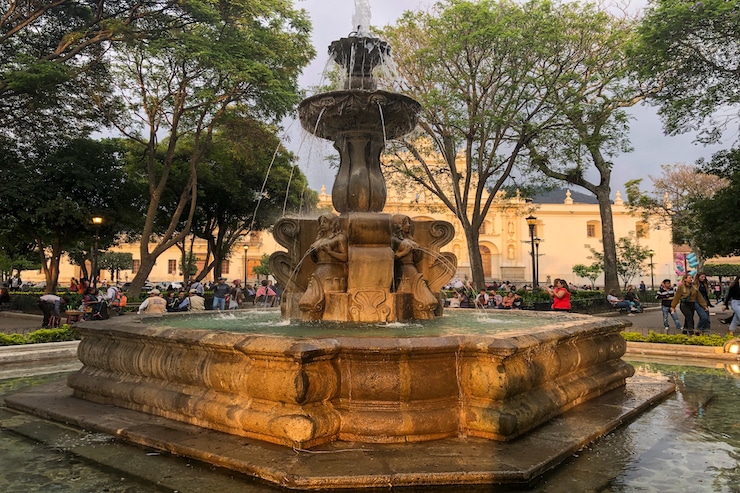 Brunnen am Plaza Central in Antigua Guatemala