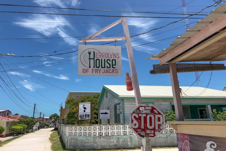 Besten Fry Jacks in Errolyn's House auf Caye Caulker